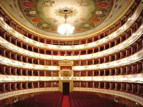 Il teatro luciano pavarotti di Modena